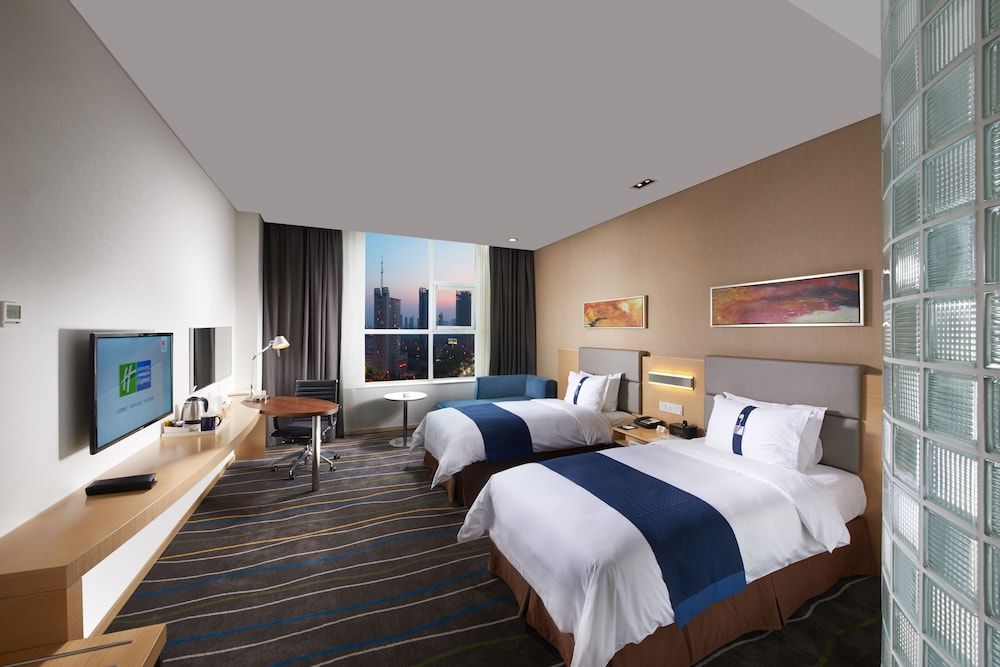 Holiday Inn Express Luoyang City Center 3
