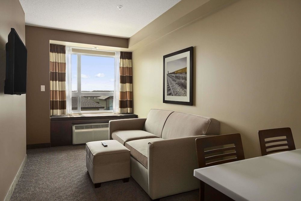 Microtel Inn & Suites By Wyndham Lloydminster 3