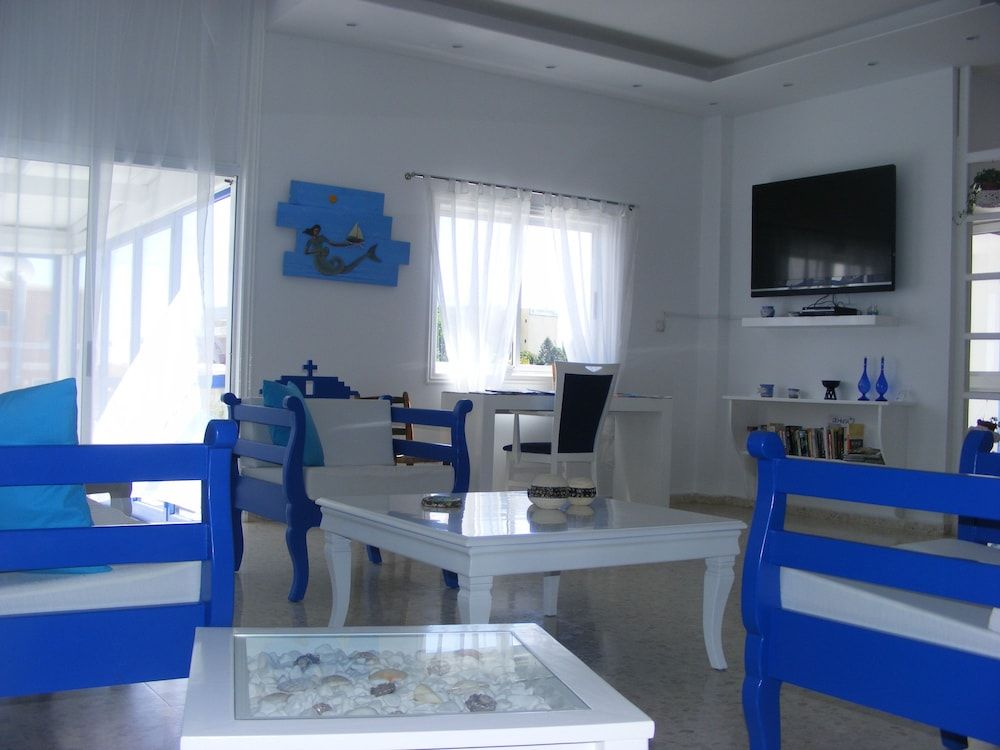 Flokkas Hotel Apartments 3