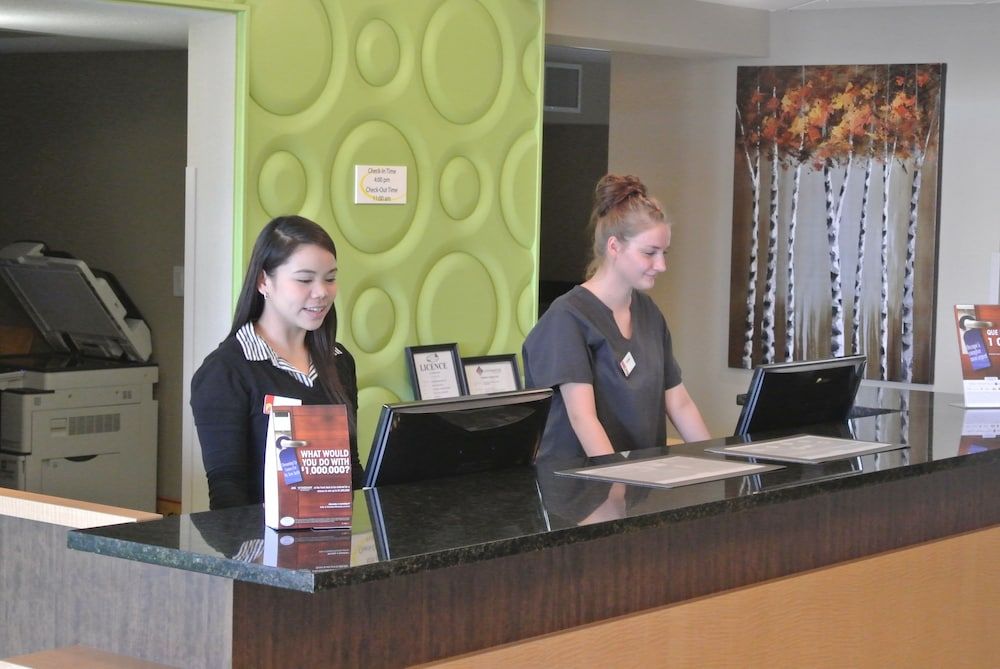 Super 8 by Wyndham Lloydminster 3
