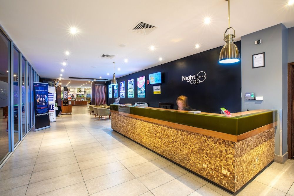 Nightcap at Shoppingtown Hotel 2