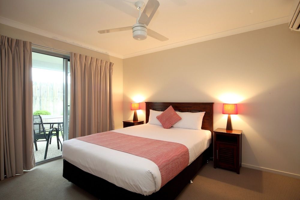Direct Hotels- Villas on Rivergum 2