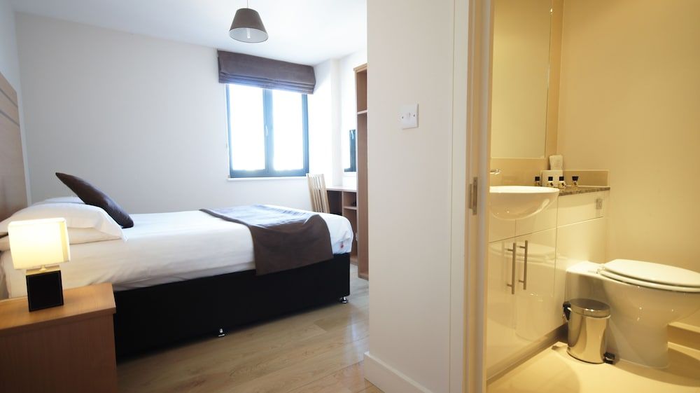 Crompton House Apartments 3