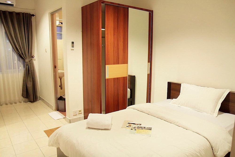 Lotus Bandung Hotel, Cafe, and Meeting Place 3