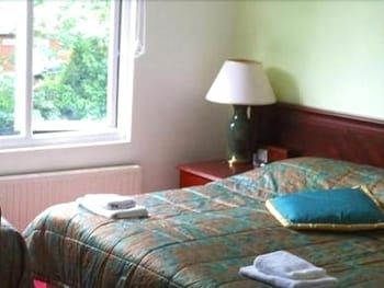 The Old Oak Tree Inn 2