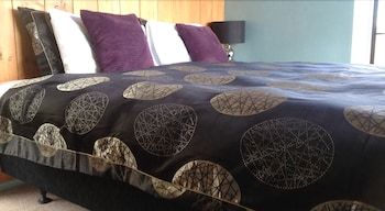 Grafton Cottage & Chalets 2