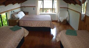 Grafton Cottage & Chalets 3