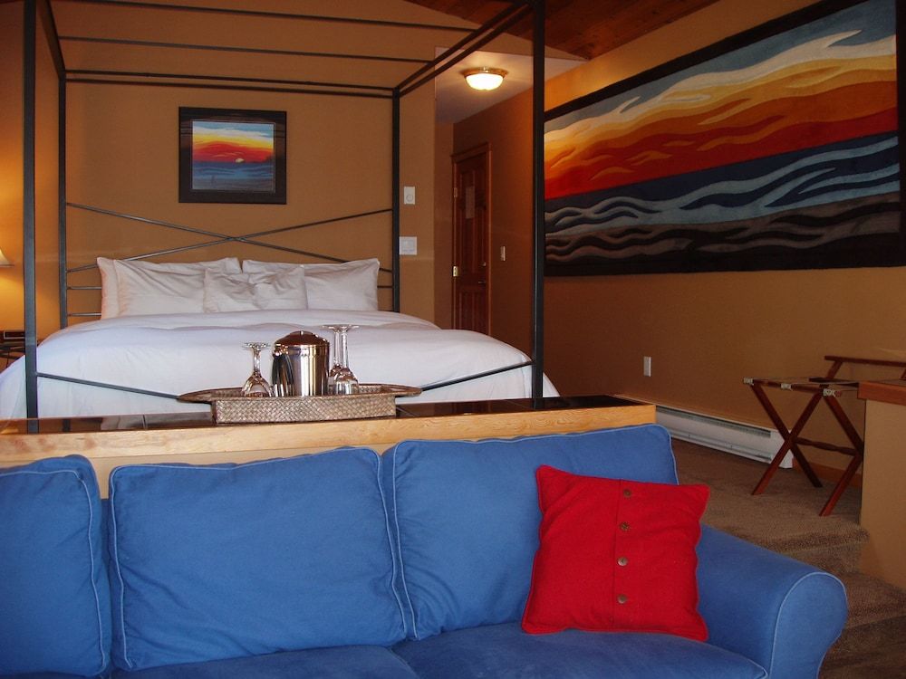 A Snug Harbour Inn 2