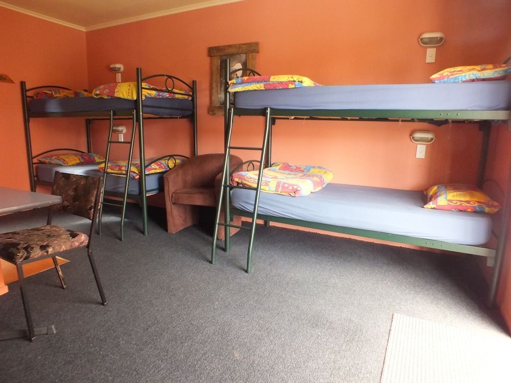 Chateau Backpacker & Motels 3