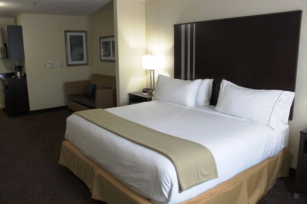 Holiday Inn Express Yorkton East 2