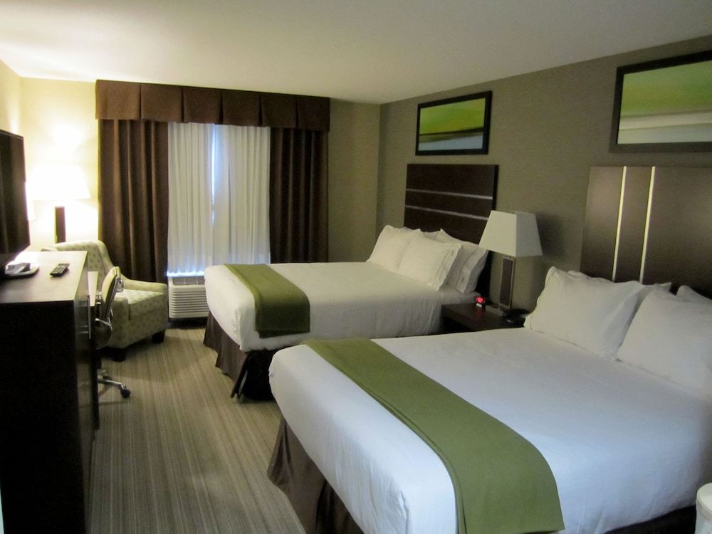 Holiday Inn Express Golden-Kicking Horse 3 stelle a Golden