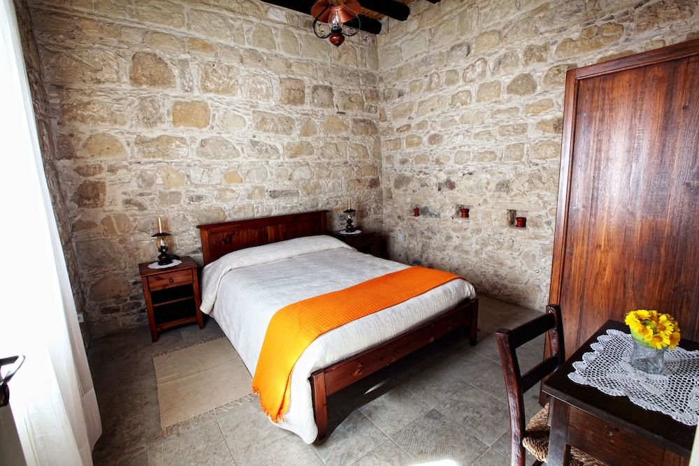 Leonidas Village Houses 3