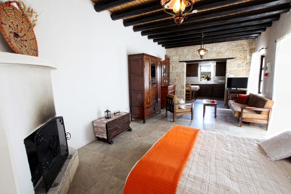 Leonidas Village Houses 2