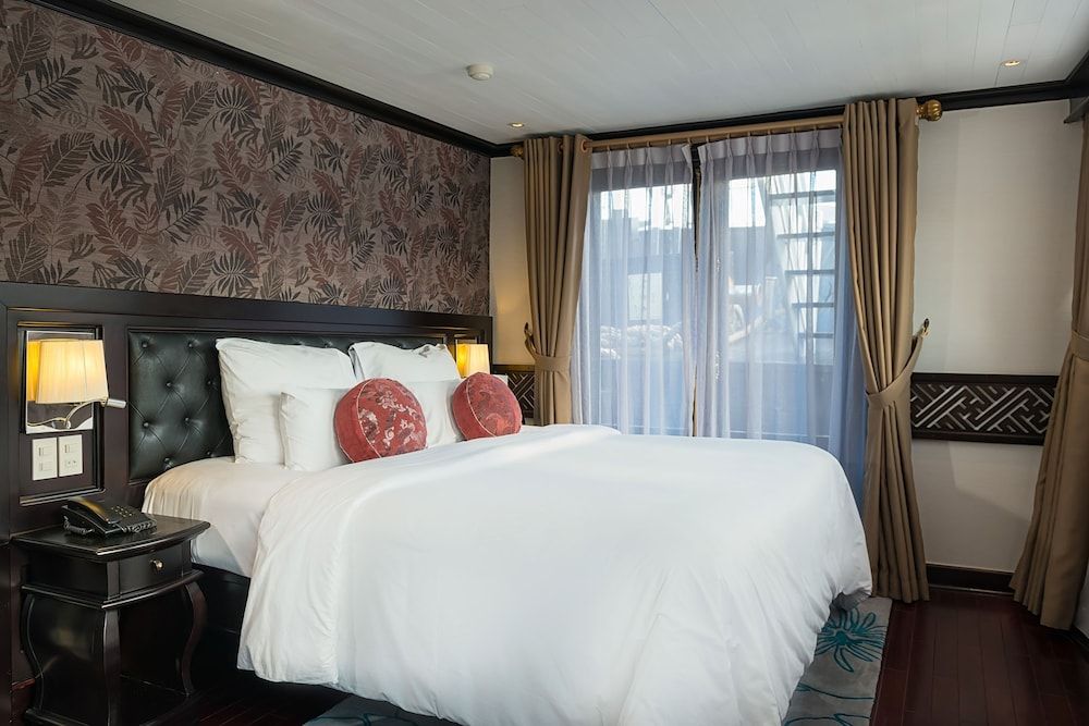 Paradise Luxury Sails Cruise 3