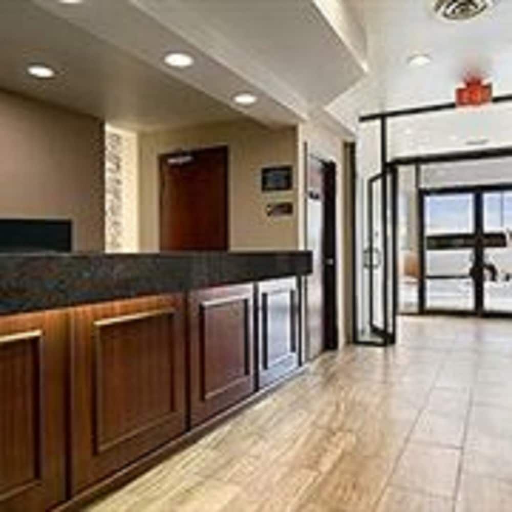 Super 8 by Wyndham Fox Creek 2