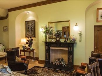 Little Red Rooster Rest and Spa 3