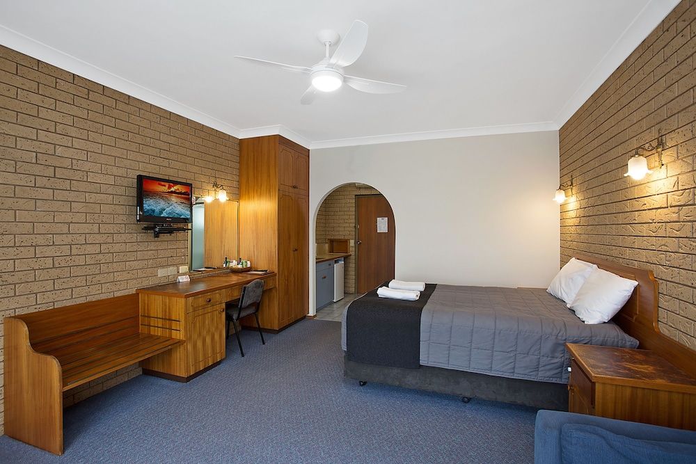 Manifold Motor Inn 3