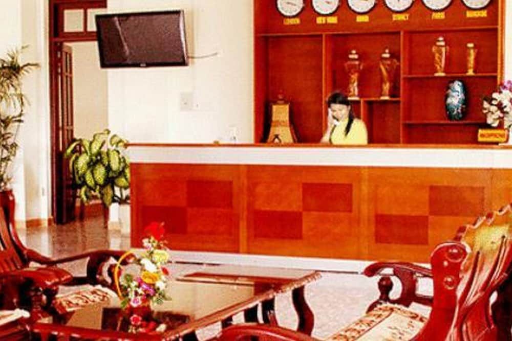 OYO 594 Cua Dai Beach 2