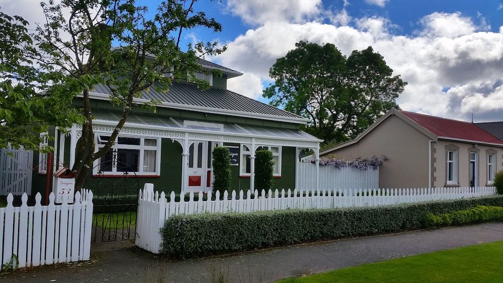 Designer Cottage B&B 1 Designer Cottage B&B 1