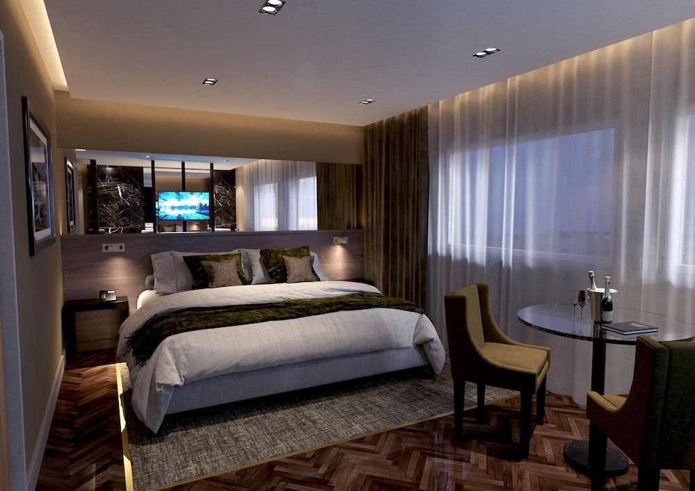 The Redhurst Hotel 2