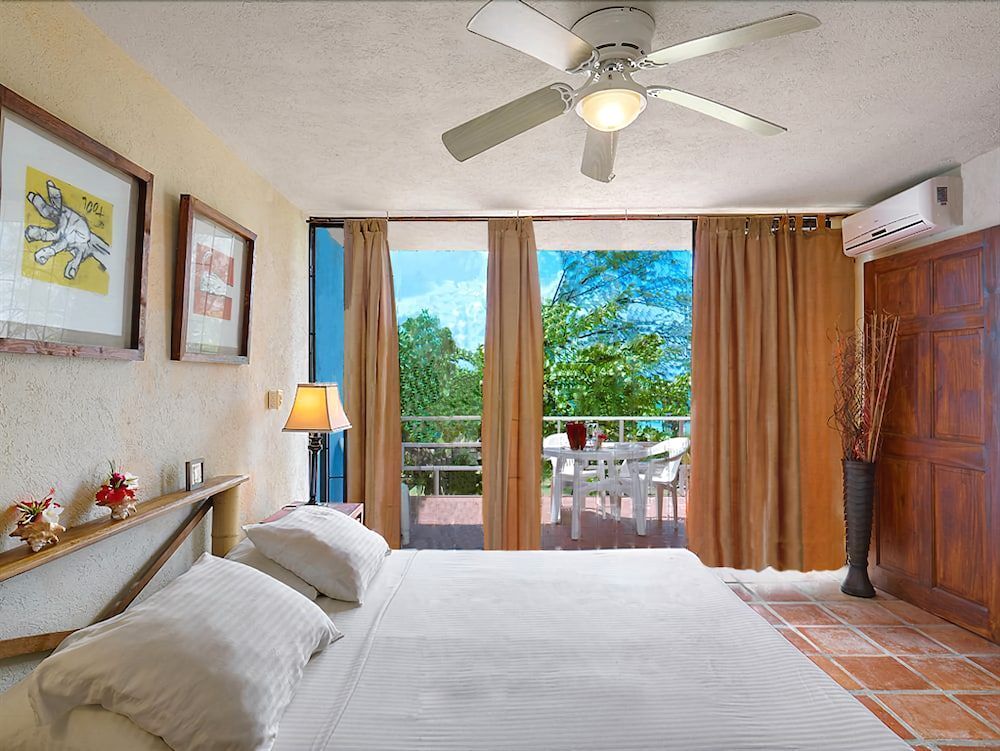 MoonRaker Beach Hotel 3