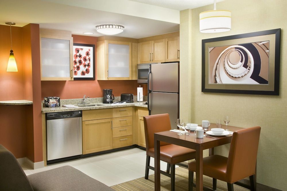 Residence Inn by Marriott Calgary Airport 2 Residence Inn by Marriott Calgary Airport 2