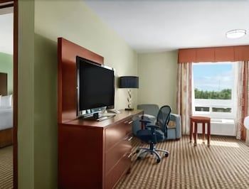 Ramada by Wyndham Carlyle 3