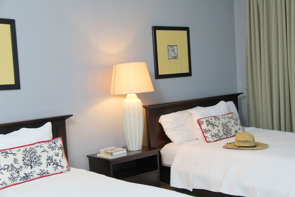 Marina Hotel at Shelter Bay 2