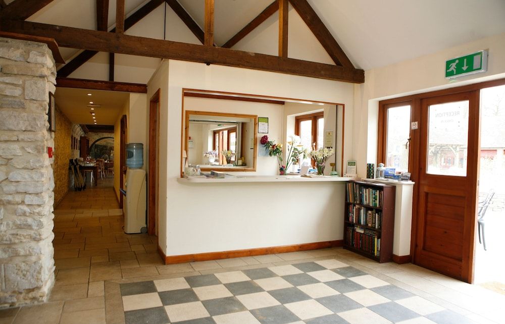 Kingston Country Courtyard 2