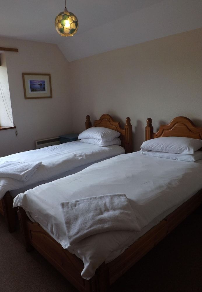 Kingston Country Courtyard 3