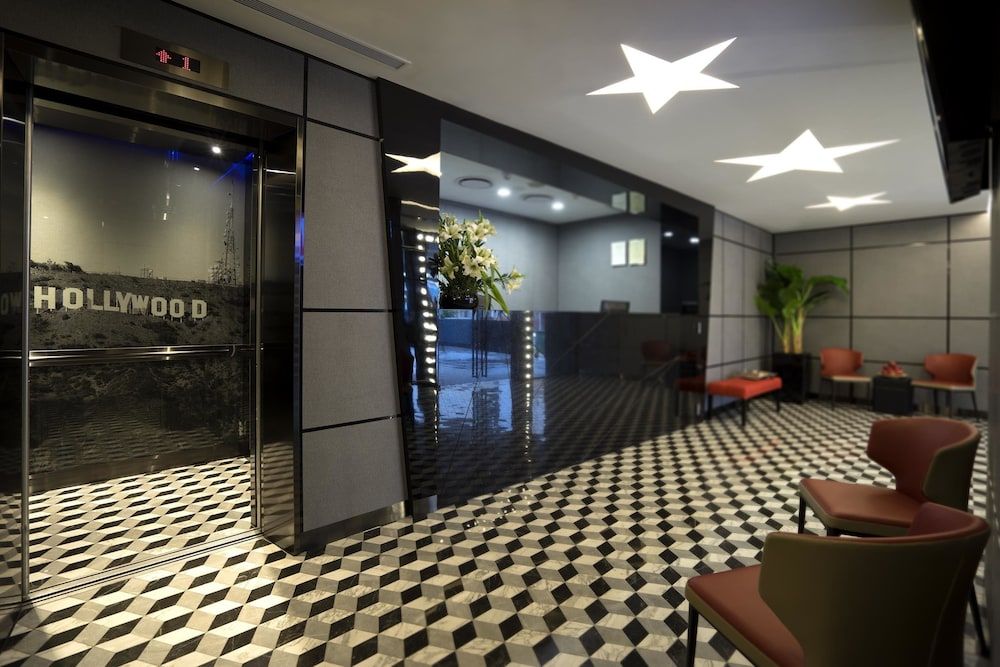 Hotel 81 (Premier) Hollywood 3