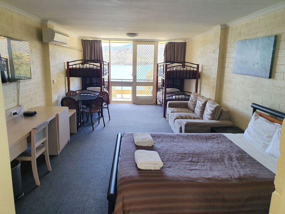 Lake Jindabyne Hotel 2