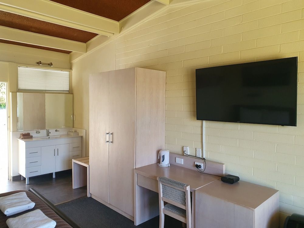 Lake Jindabyne Hotel 3