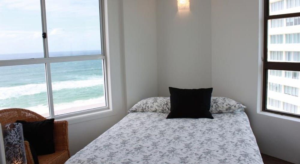 President Holiday Apartments 3