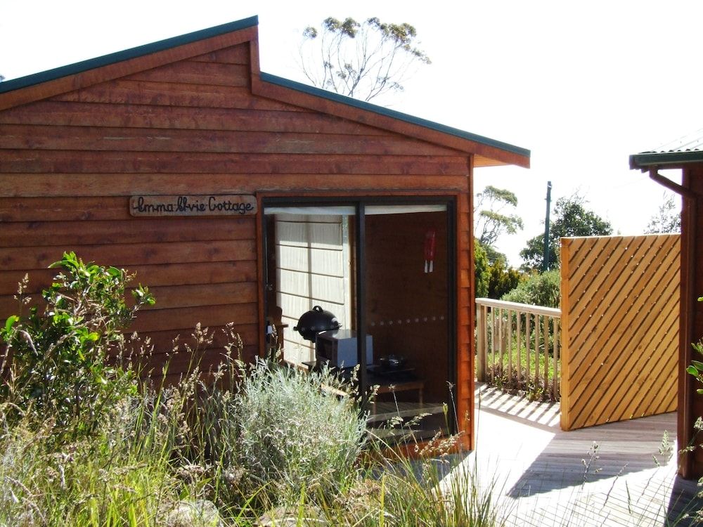 Bruny Island Escapes and Hotel Bruny 2