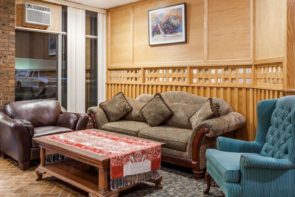 Howard Johnson by Wyndham Melville 2