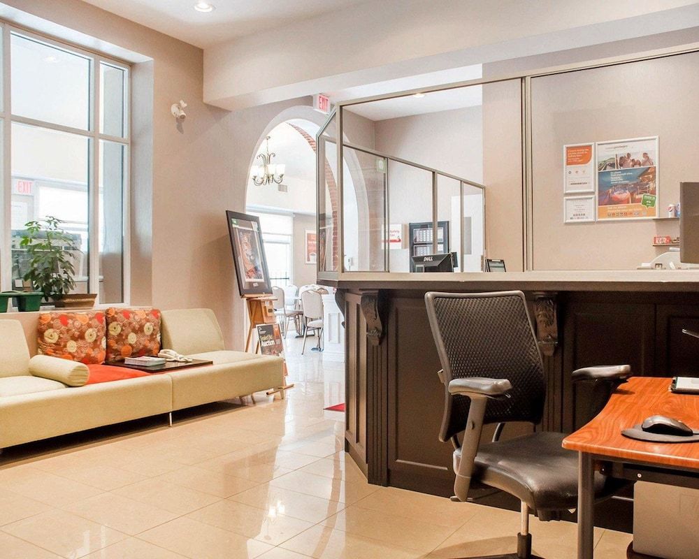 Econo Lodge Woodstock 3