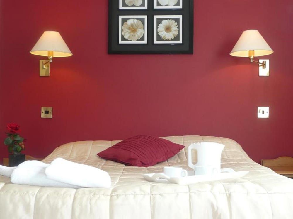 Bailey Ground Hotel 2