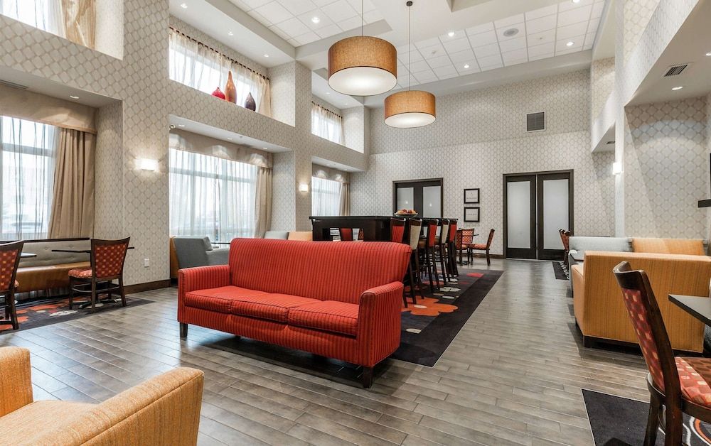 Hampton Inn & Suites by Hilton Lethbridge 2