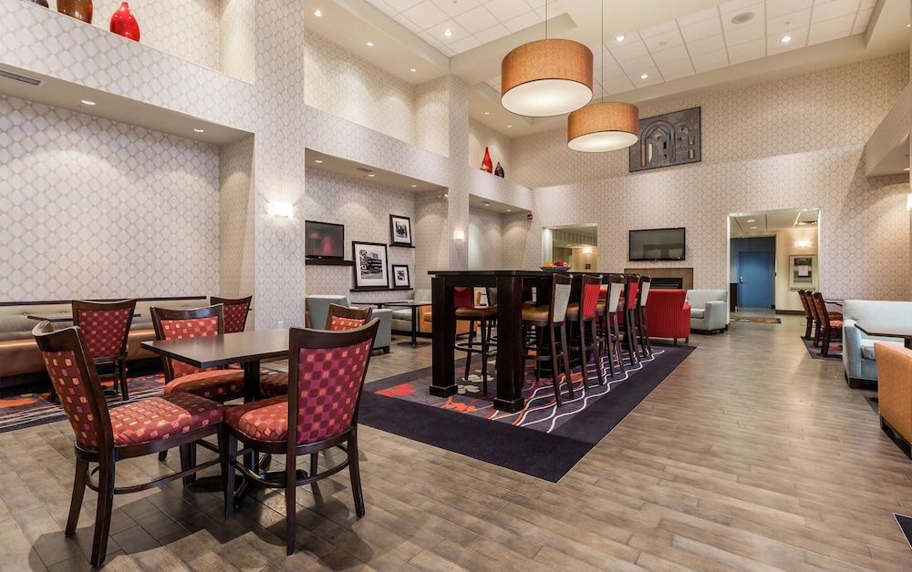 Hampton Inn & Suites by Hilton Lethbridge 3