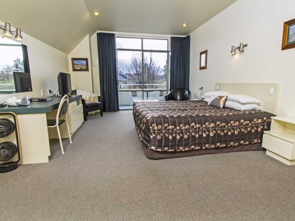 Colonial Manor Motel 3