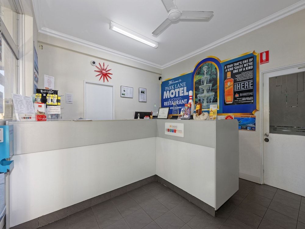 Econo Lodge Park Lane 2