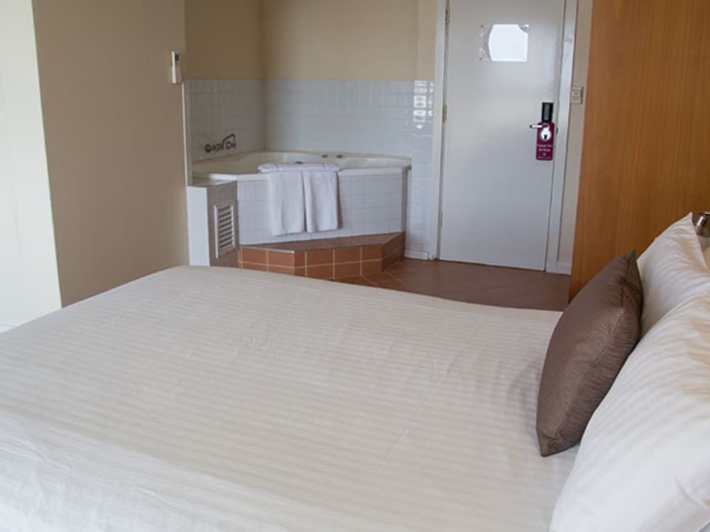 Ocean Beach Hotel 1