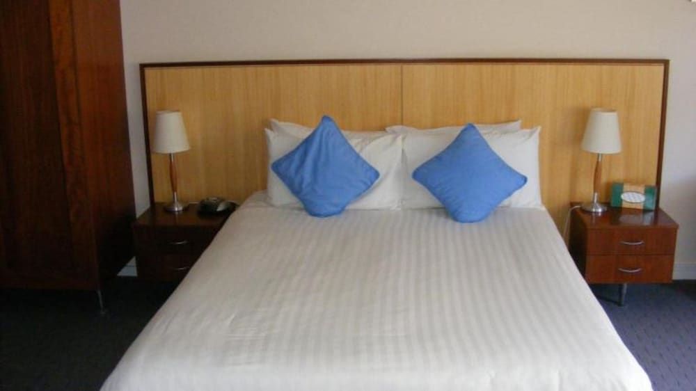Ocean Beach Hotel 3