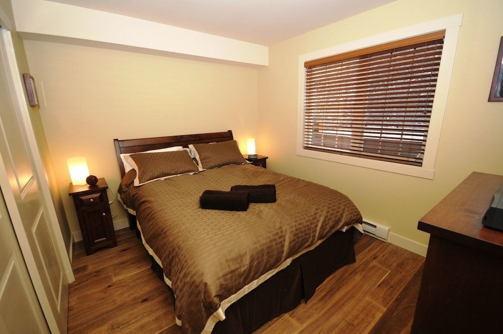 Aspens at Kicking Horse Mountain Resort 3