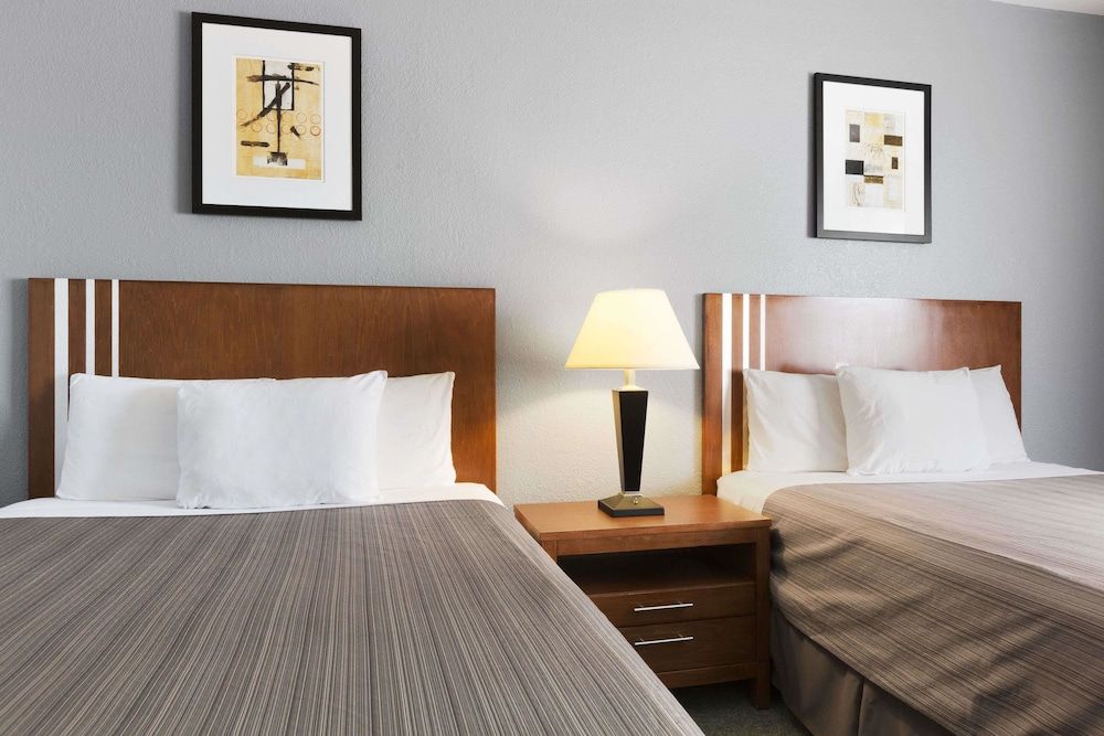 Days Inn by Wyndham High Prairie 3