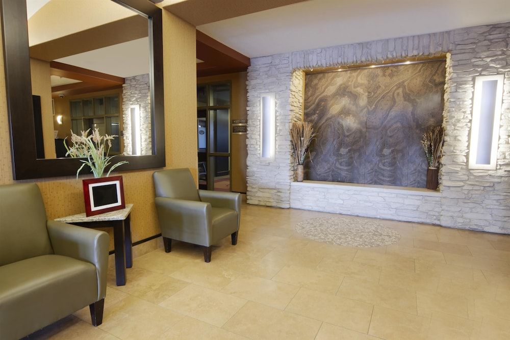 Best Western Plus The Inn At St. Albert 2