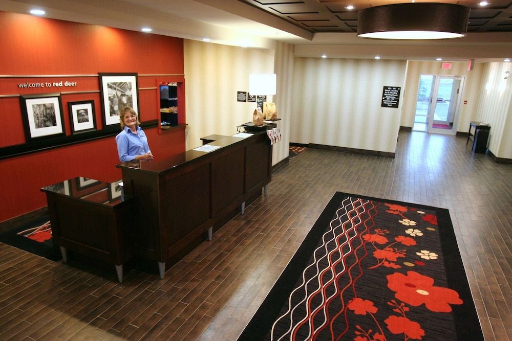 Hampton Inn & Suites by Hilton Red Deer 3