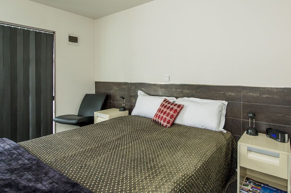 151 on London Motel 3