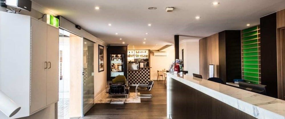 The Waverley International Hotel 2